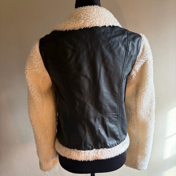 I ❤️ Ronson Black Faux Leather/White Faux Fur Moto Style Jacket Women’s Sz Small - Picture 7 of 15